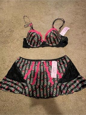 Jezebel black/pink lace lingerie set:size small(34A)